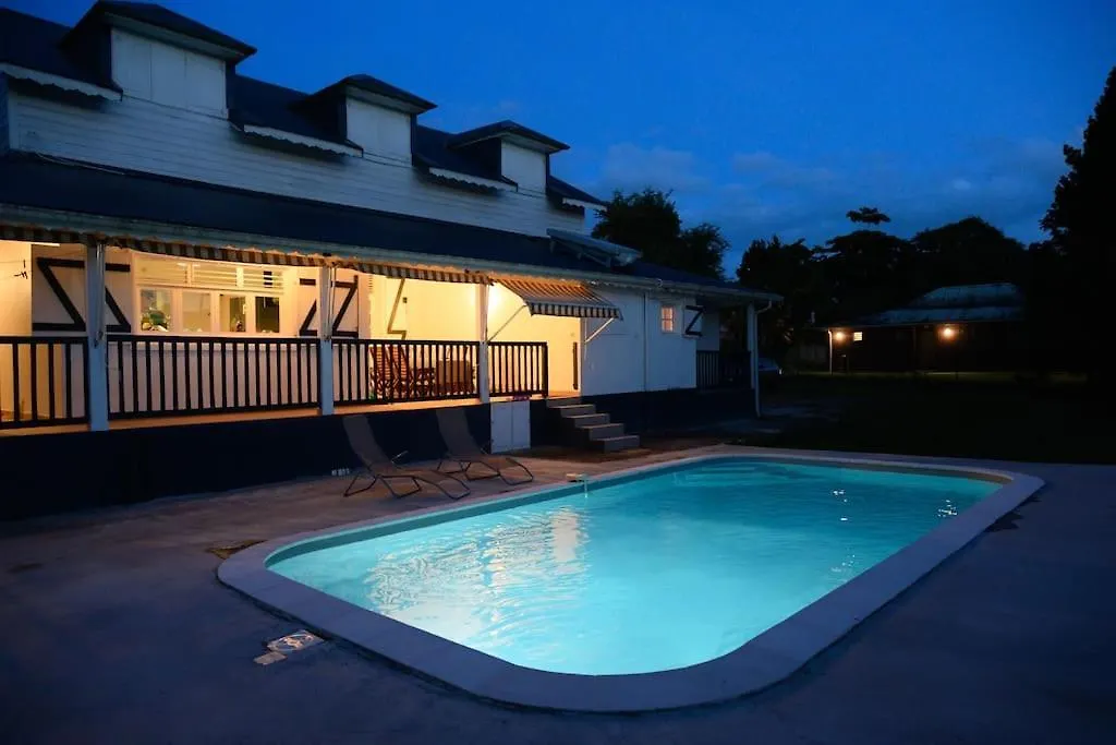 Kontakte von Villa De Charme - Lamentin - Piscine - 4 Chambres